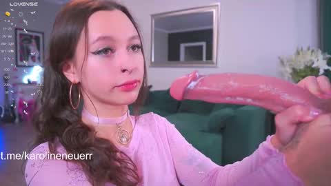 karolineneuer online show from September 29, 2025, 1:11 am