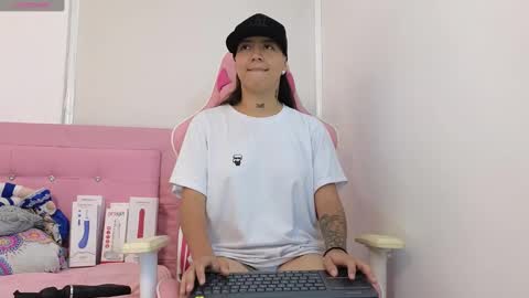 Snapshot of karollhorny chatting on February 24, 2025, 7:41 pm Karol online show from February 24, 2025, 7:41 pm