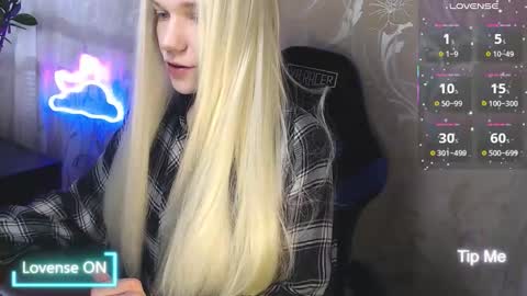 Snapshot of karolynafox chatting on March 15, 2026, 8:53 am Caroline Fox online show from March 15, 2026, 8:53 am