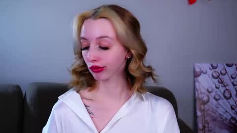 Snapshot of karonberkman chatting on February 23, 2026, 12:02 pm Angel online show from February 23, 2026, 12:02 pm