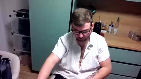 Snapshot of karry300 chatting on November 19, 2025, 11:43 am Karry300 online show from November 19, 2025, 11:43 am