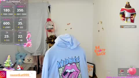 Snapshot of kat_ly_chan chatting on December 24, 2024, 8:27 pm Kat       online show from December 24, 2024, 8:27 pm