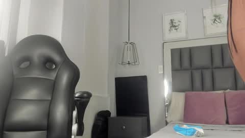 kataleya_west online show from April 4, 2026, 11:51 am