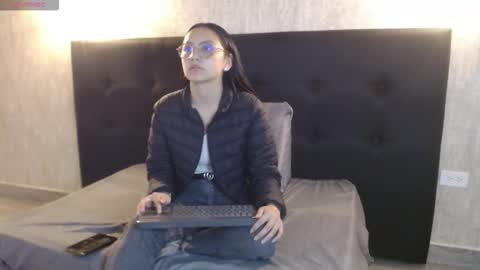 Katalina online show from November 13, 2025, 3:22 pm