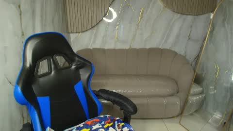 Katalina  online show from April 6, 2026, 8:10 pm