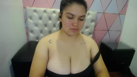 katalina santana25 online show from November 20, 2025, 7:13 pm