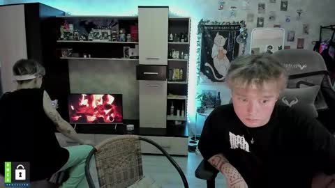 hotkokecct online show from September 25, 2025, 2:32 pm