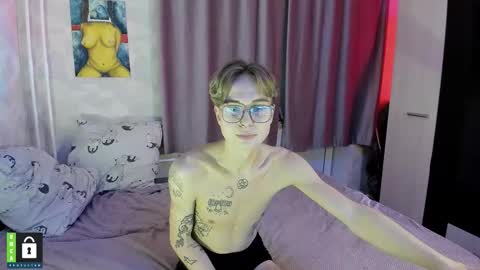 hotkokecct online show from September 27, 2025, 4:01 pm