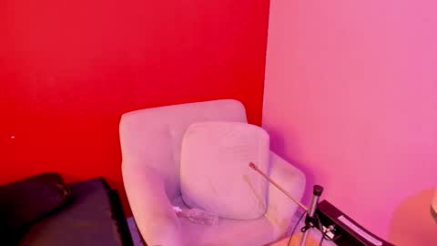 Kate  online show from November 21, 2025, 11:31 am