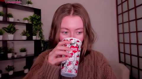 Kate online show from December 17, 2025, 2:39 am