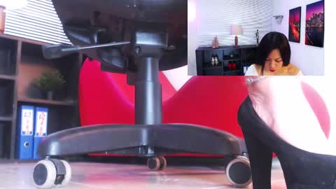 Kate  online show from February 10, 2025, 12:08 pm