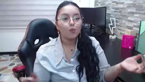 kateanderss online show from November 23, 2025, 5:29 am