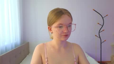 katebunnys online show from June 8, 2026, 4:13 am