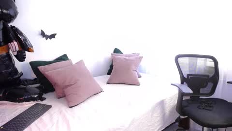 Help me with rate thanks  online show from October 15, 2025, 6:08 pm