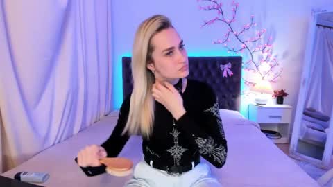 KateOwyns online show from April 7, 2026, 12:27 pm