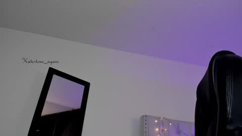 love meeee online show from December 5, 2024, 8:11 pm