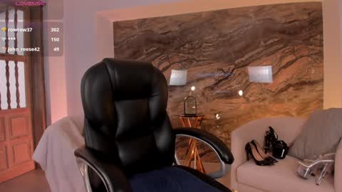 Snapshot of katesunder chatting on February 8, 2025, 6:22 pm K A T E  online show from February 8, 2025, 6:22 pm