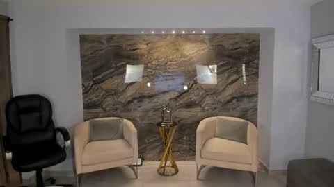 K A T E  online show from November 26, 2025, 12:17 pm