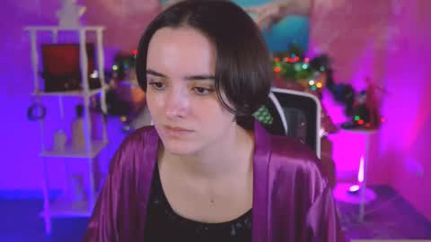 katewillows online show from December 17, 2025, 3:56 am