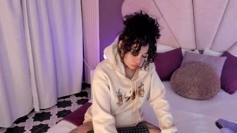 KatheGomez  online show from April 15, 2026, 3:13 am