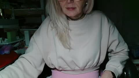 Snapshot of kathleenedwards chatting on May 21, 2026, 10:39 pm Kathleen online show from May 21, 2026, 10:39 pm