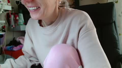 Snapshot of kathleenedwards chatting on May 24, 2026, 7:57 am Kathleen online show from May 24, 2026, 7:57 am