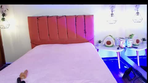 Katy  online show from December 16, 2025, 11:48 am