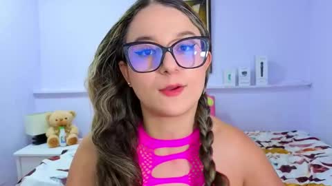 Khaterine online show from November 4, 2025, 12:04 pm