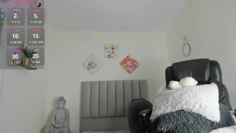 Katia  online show from October 23, 2025, 11:20 am