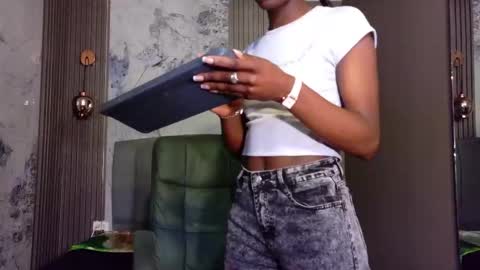 Katia online show from November 30, 2025, 11:47 am