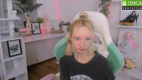 Katia  online show from October 23, 2025, 5:51 am