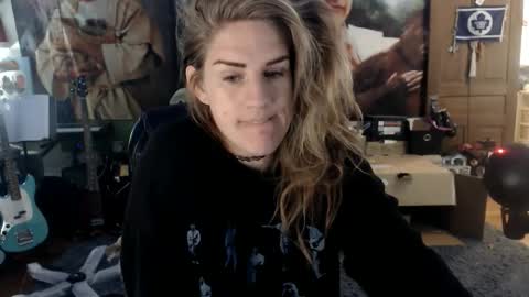 Katie online show from October 18, 2025, 4:15 am