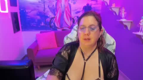 Snapshot of katiee_jones_ chatting on December 6, 2024, 3:55 pm Katherine online show from December 6, 2024, 3:55 pm