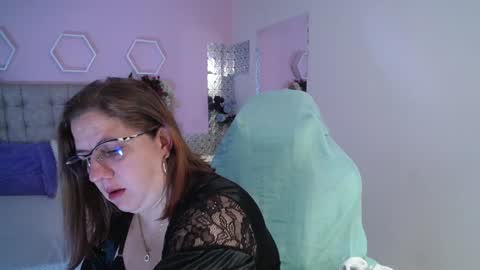 Snapshot of katiee_jones_ chatting on December 31, 2024, 12:04 pm Katherine online show from December 31, 2024, 12:04 pm
