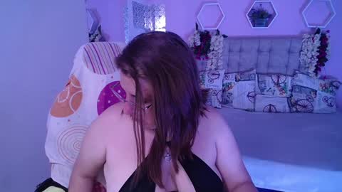 Snapshot of katiee_jones_ chatting on January 13, 2025, 12:35 pm Katherine online show from January 13, 2025, 12:35 pm
