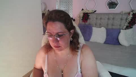 Snapshot of katiee_jones_ chatting on February 7, 2025, 12:39 pm Katherine online show from February 7, 2025, 12:39 pm