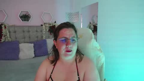 Snapshot of katiee_jones_ chatting on March 9, 2025, 12:31 pm Katherine online show from March 9, 2025, 12:31 pm