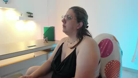 Snapshot of katiee_jones_ chatting on September 27, 2025, 1:05 pm Katherine online show from September 27, 2025, 1:05 pm