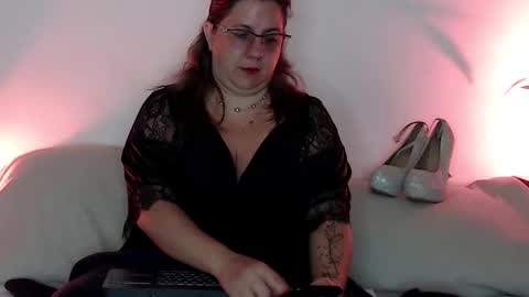Snapshot of katiee_jones_ chatting on October 14, 2025, 10:16 am Katherine online show from October 14, 2025, 10:16 am