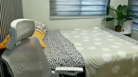 Snapshot of katiefrox_ chatting on January 23, 2025, 5:45 am katiefrox  online show from January 23, 2025, 5:45 am