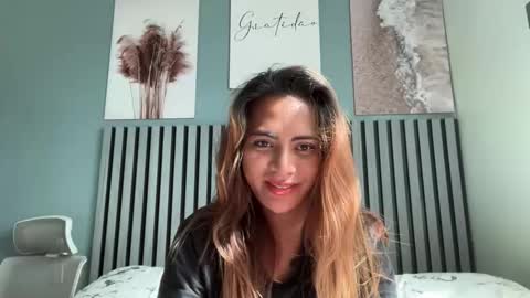 katiefrox  online show from November 3, 2025, 12:24 am