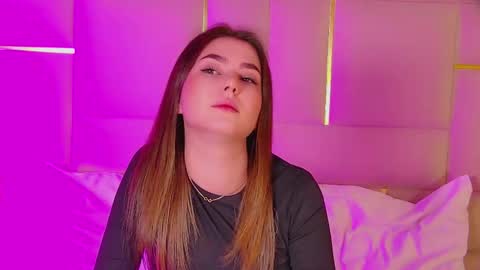 katiereeves online show from November 17, 2025, 5:08 pm