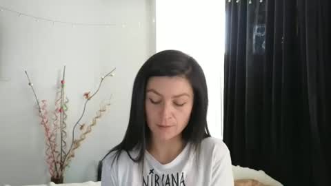 katalina online show from February 26, 2025, 5:28 pm