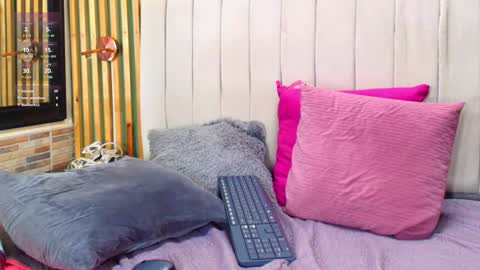 K A T L Y N  online show from February 8, 2025, 10:29 pm