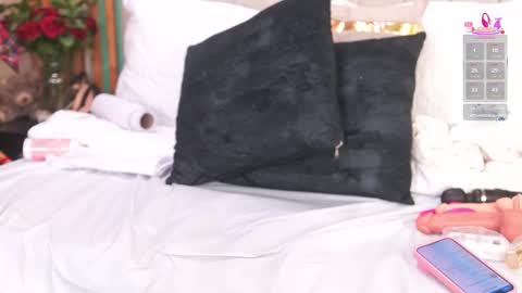 K A T L Y N  online show from September 18, 2025, 7:16 pm