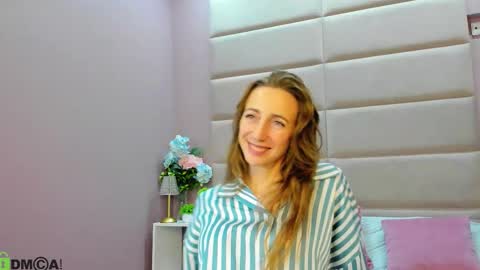 katrina_foks online show from November 28, 2025, 8:50 am