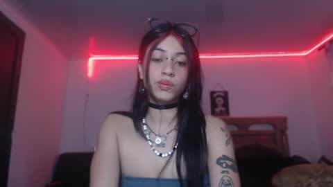 Snapshot of kattze chatting on December 13, 2024, 3:43 pm      online show from December 13, 2024, 3:43 pm