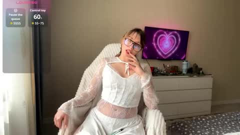 Olivia online show from April 2, 2026, 10:13 am