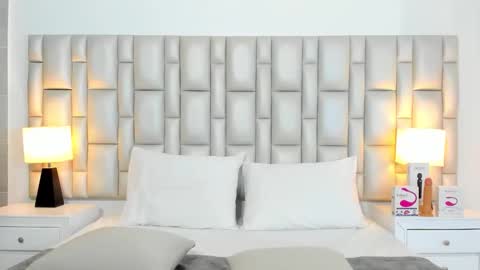 katy blonde girl and paola big boobs online show from December 22, 2025, 8:17 pm