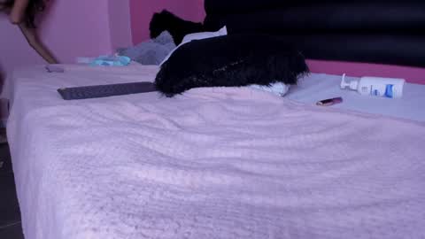 katy_contreras online show from February 3, 2025, 2:24 pm